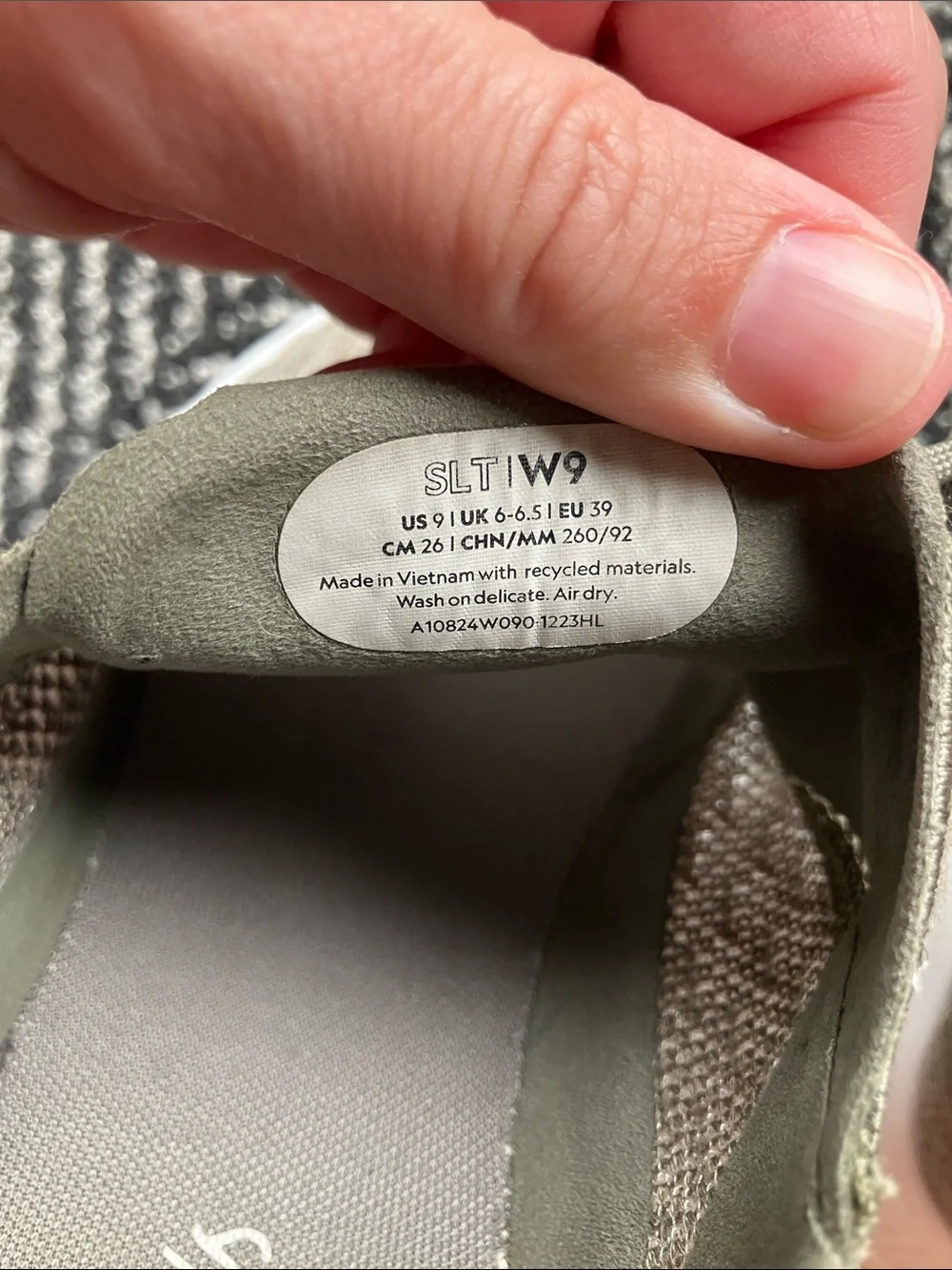 Allbirds women’s Lightweight Knit Casual Sneakers - Olive